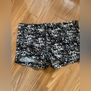 Bedo Black and White Patterned Shorts size M